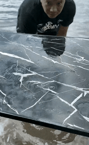 这是什么东西？乍一看感觉有点像海参，但是海参没听说有这么大的，看这个头，最少得有