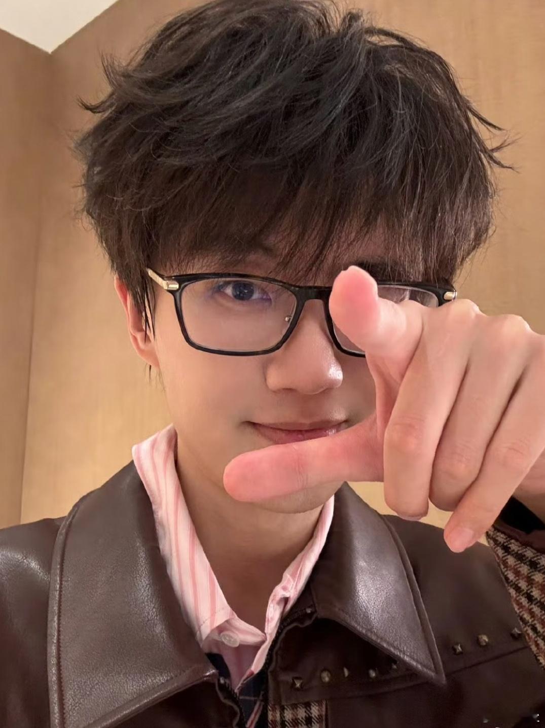 许嵩加盟中国唱将这可是许嵩诶！！他的歌好多都是90后和00后的青春回忆