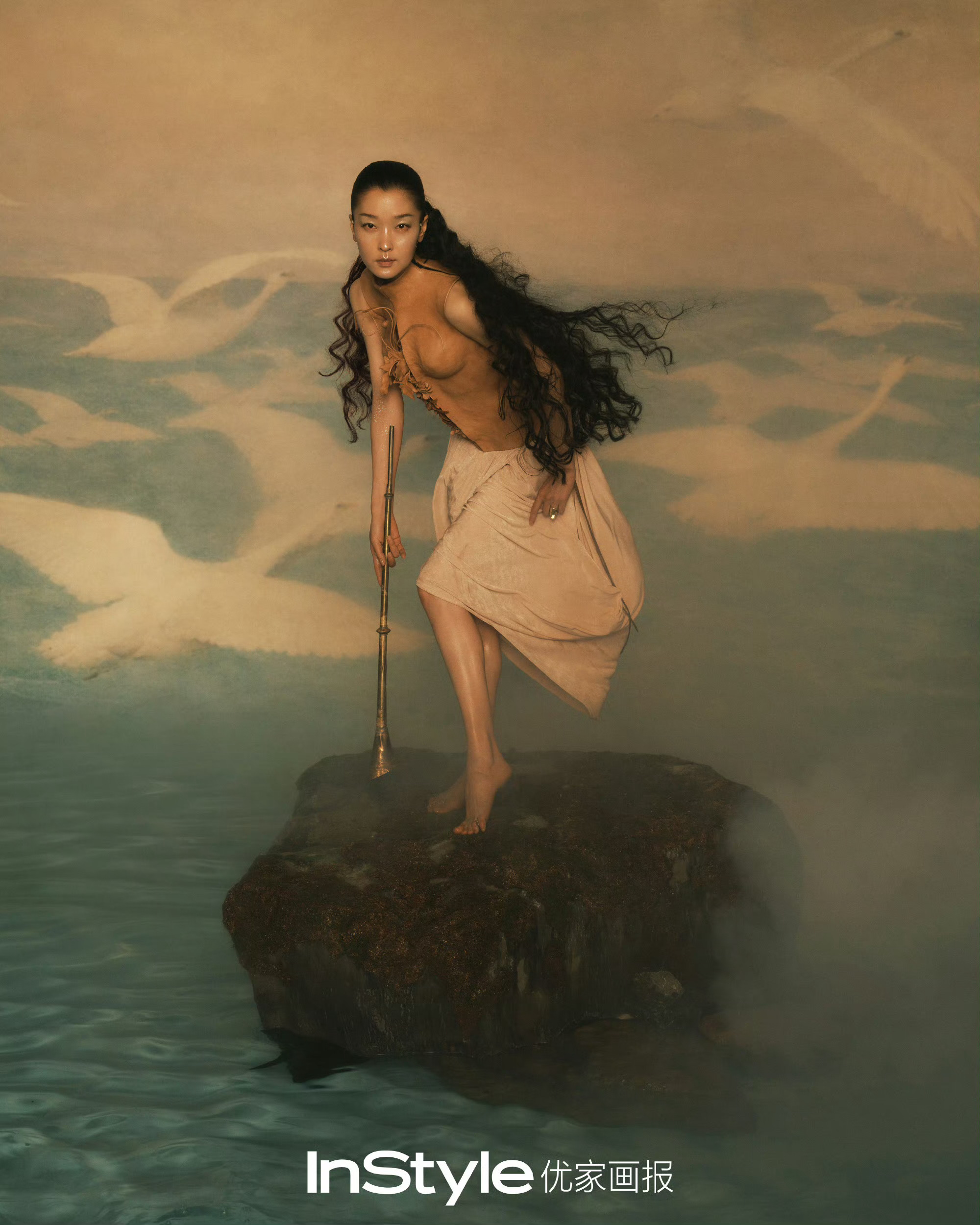 杜鹃  InStyle三月刊封面人物，穿着Louis Vuitton登封，清冷的