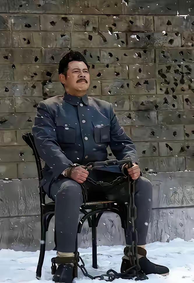 吉鸿昌被枪决以后，他的妻子胡红霞卖掉所有的资产赎回了尸体，却发现丈夫口袋中有个纸