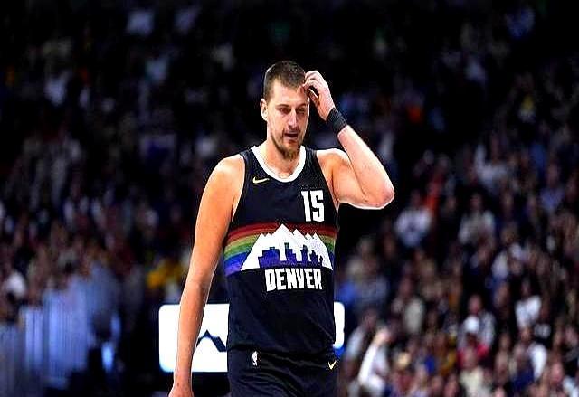 掘金和湖人要拼第三、四名子，季后赛门票等谁拼命都不够用。
 

掘金赢了马刺，约