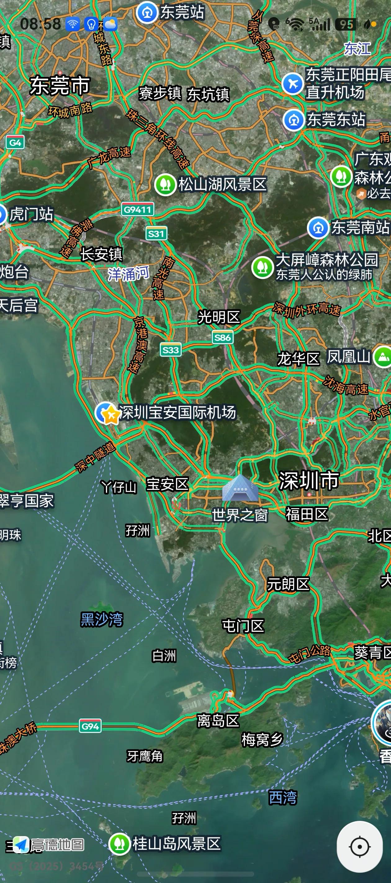 深中通道为什么经常堵车？
看看地图就知道，深圳几条东西向平行道路，都汇集到了深中