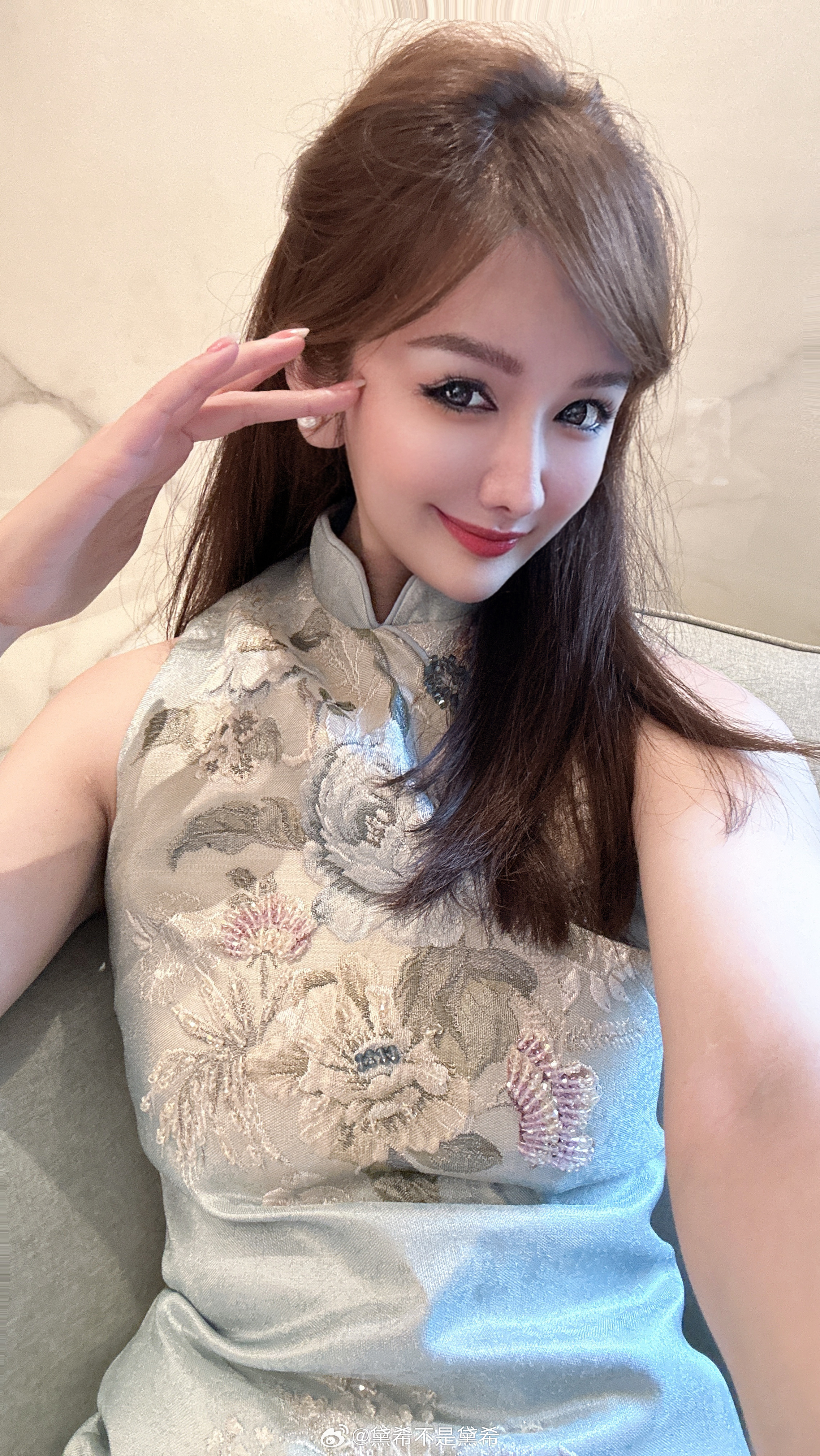 今天要乖点～ 装个端庄 ​​​