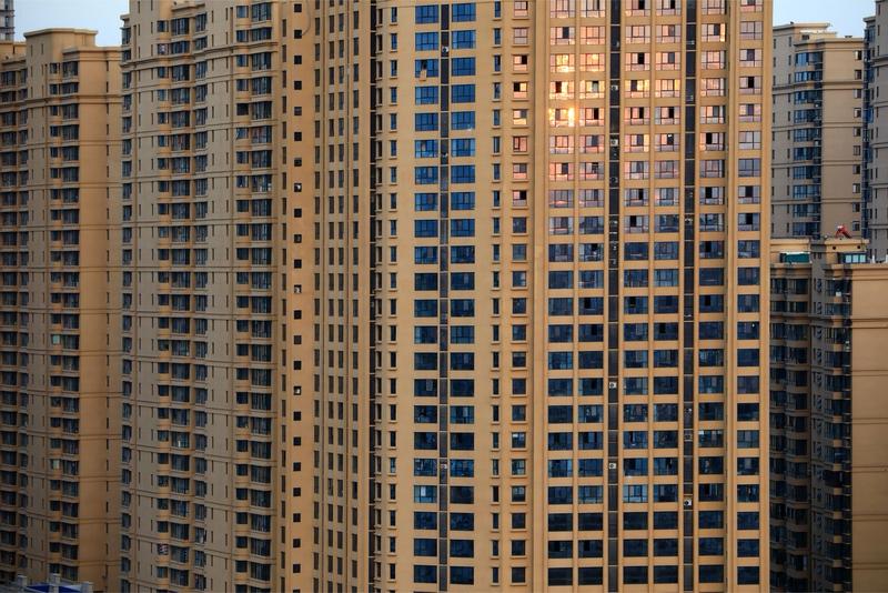 四川绵阳的张女士真是倒了大霉！12月1日去验收花百万买的毛坯房，一开门直接傻眼，