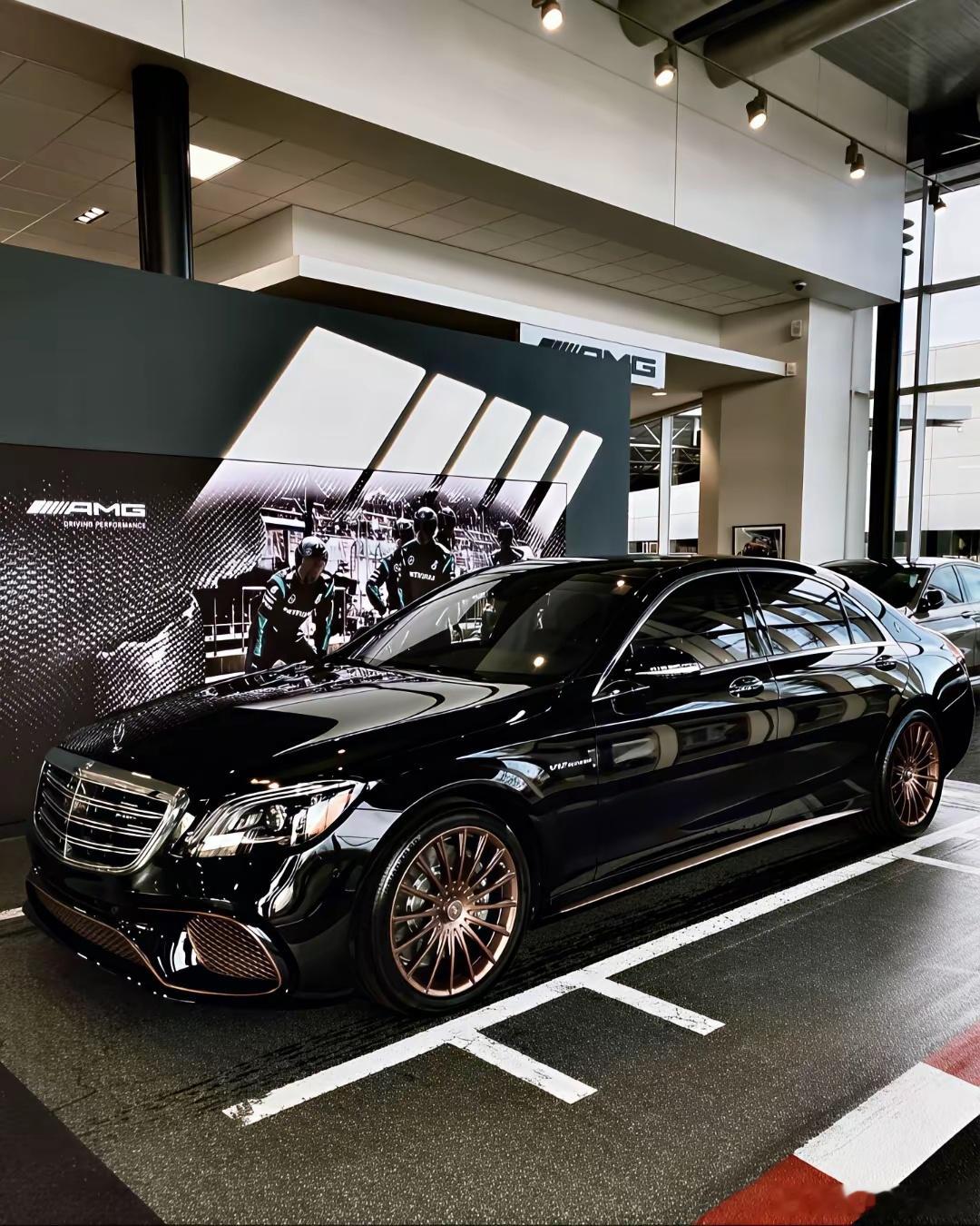 奔驰S65 AMG Final Edition ，限量130台，搭载V12发动机