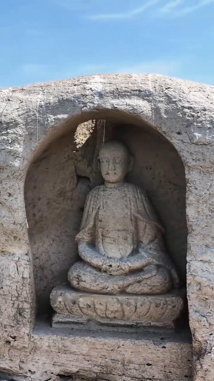 这是重庆的什么？这是重庆川美波浪路，路面跌宕起伏像波浪，开车就像在坐摇摇车，越开