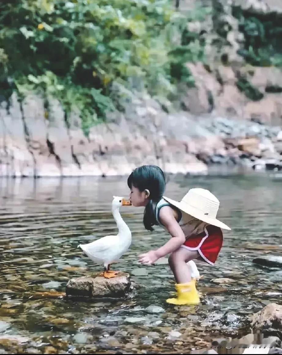 童年，是每个人心中最柔软的记忆。它像一首悠扬的歌，唱着我们无忧无虑的时光。而在我