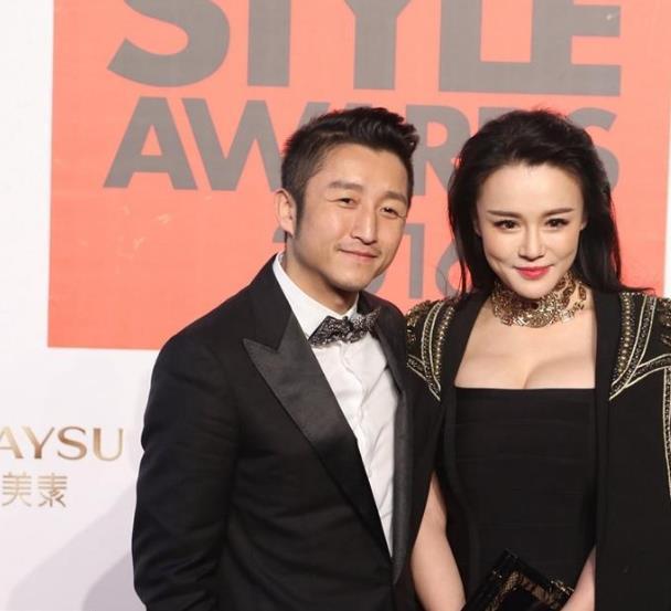 冉莹颖为什么一定要带邹市明创业？

有人说冉莹颖一看就是想嫁富豪的，你看她的穿着