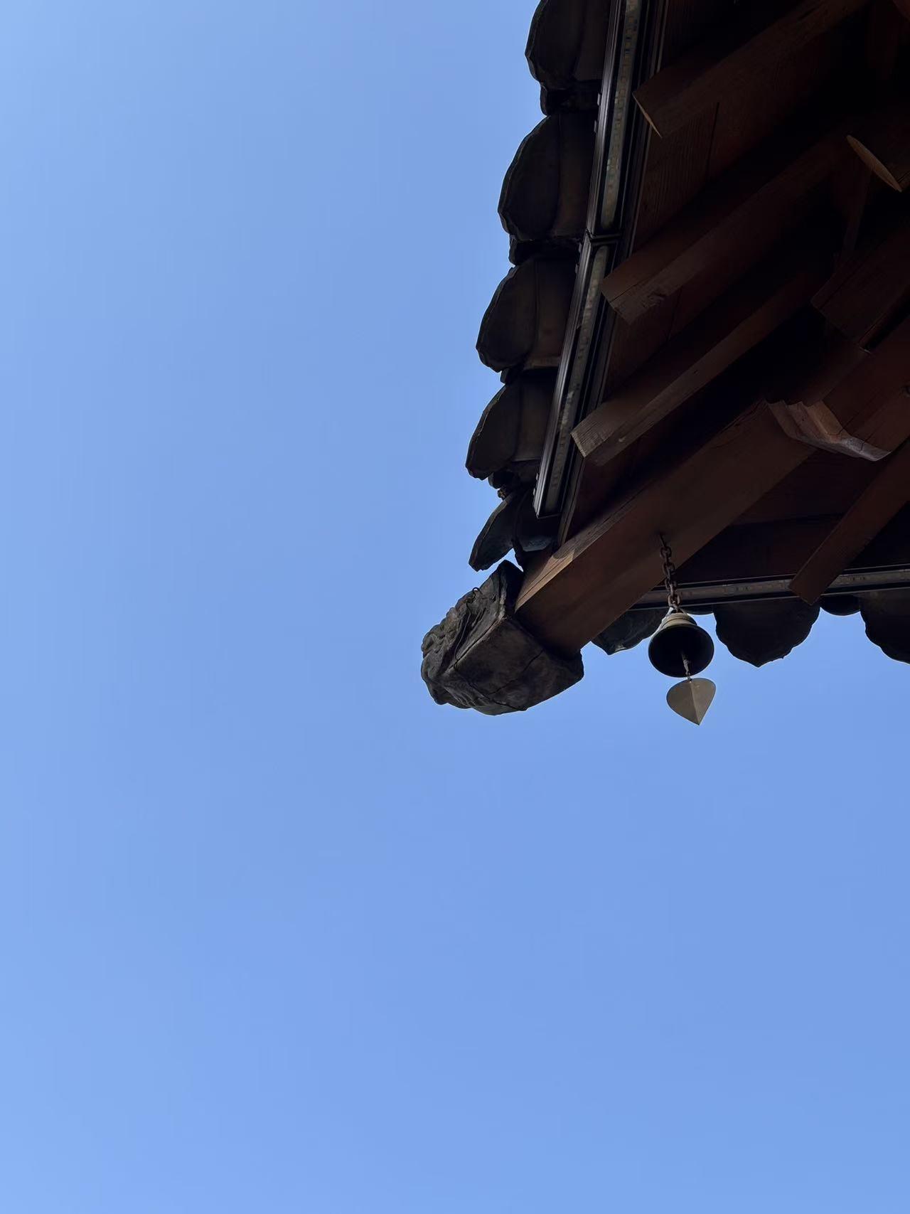 上联：年年顺顺利利
下联：事事如意吉祥