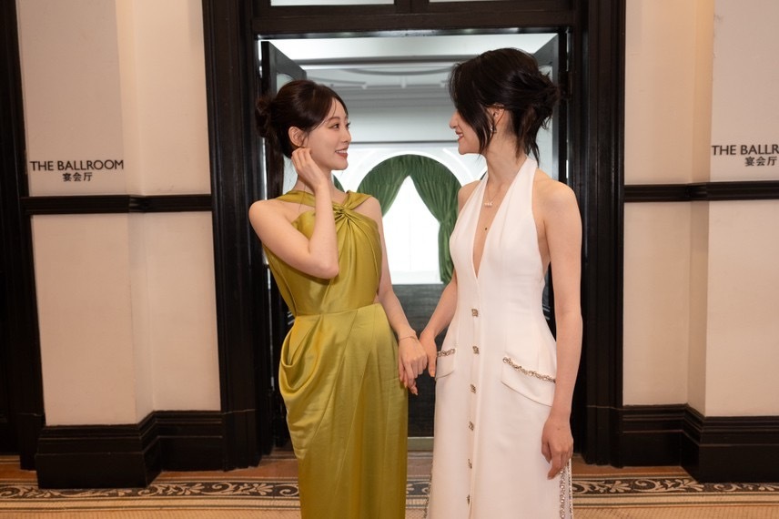 #郭晓婷祝绪丹美女贴贴# 哇郭晓婷祝绪丹贴贴，美女旁边还是美女耶~好喜欢看美女姐