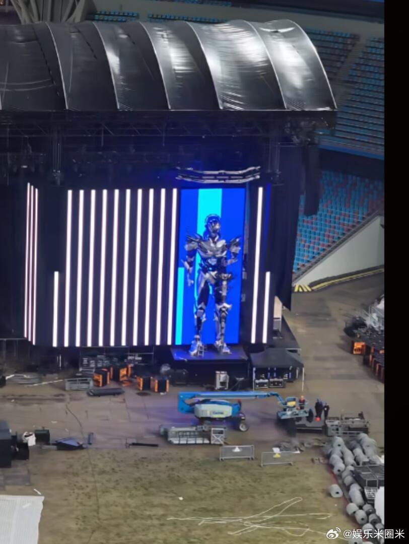 周同学来给周杰伦预热青春DNA瞬间狠狠动了！周同学专属身影开启预热模式，氛围感怀