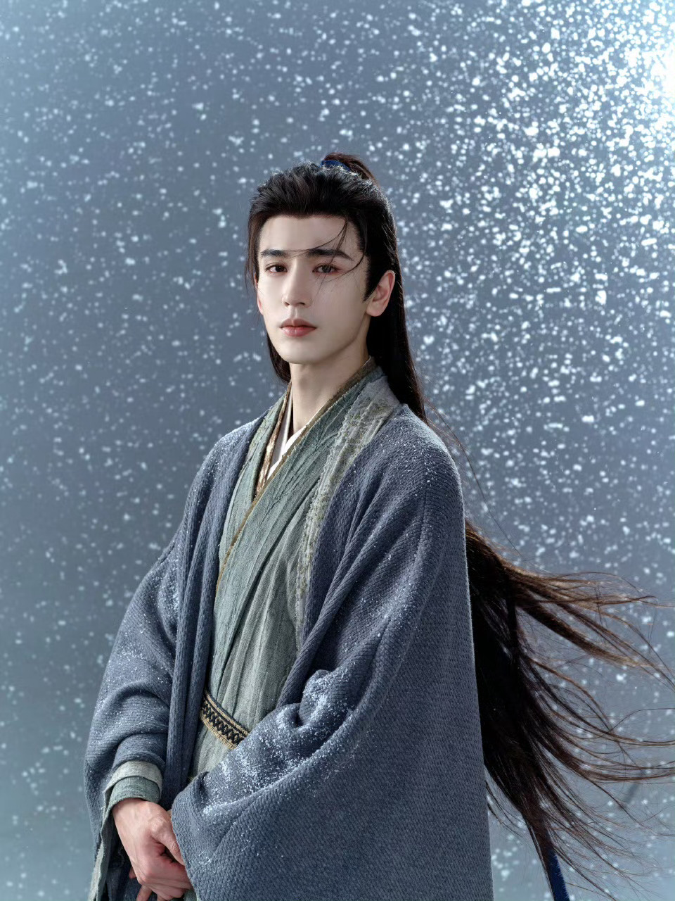 张凌赫谢征为万民安为天下归张凌赫谢征布衣花絮照 张凌赫谢征布衣花絮照，张凌赫谢征