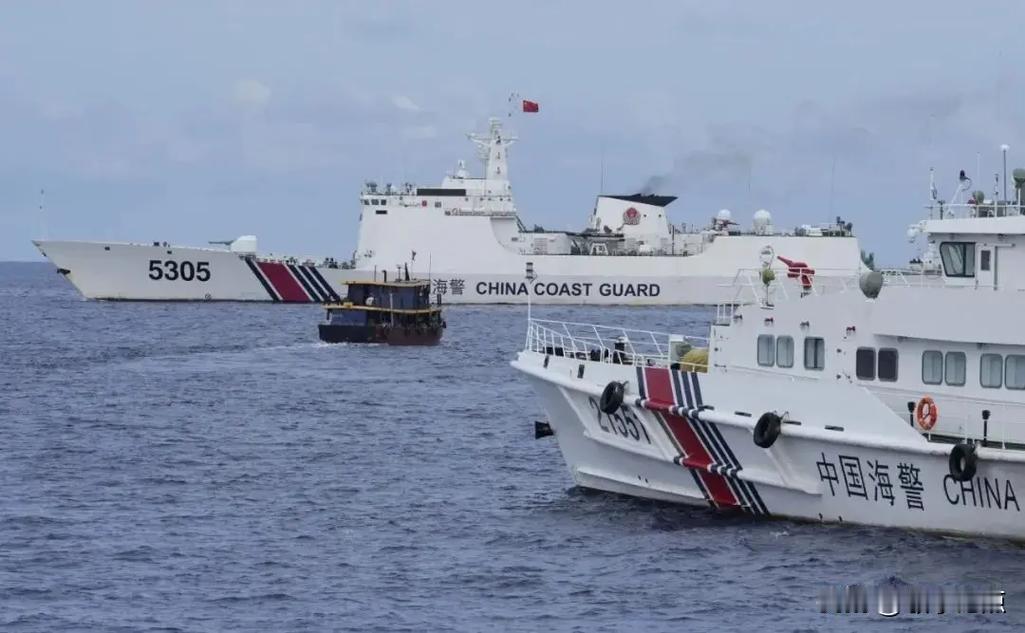 中国拖船进入了仁爱礁五海里，菲律宾或许感到了压力。
     菲律宾从26日清晨