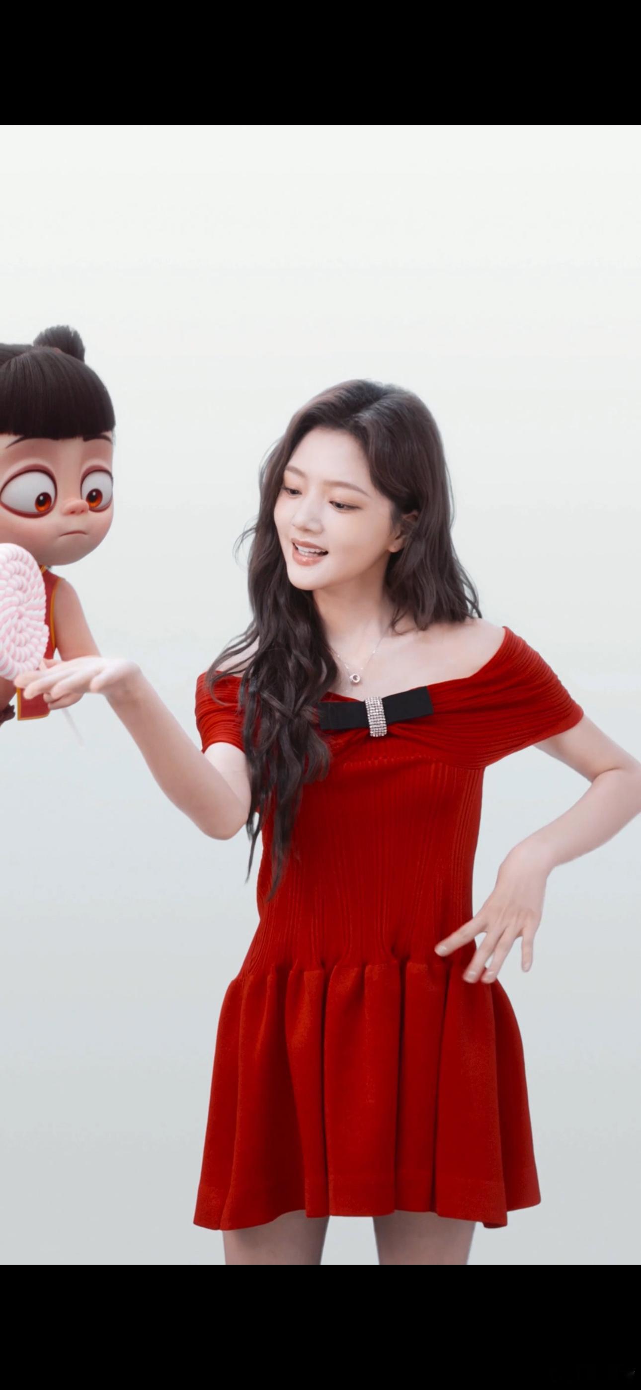 任敏一根棒棒糖召唤出哪吒  天呀，看到任敏和哪吒同框，我已经被萌晕了！一根棒棒糖