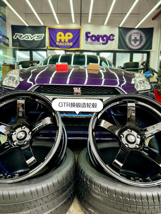 战神GTR骚紫搭配五幅GT亮黑轮毂简直了