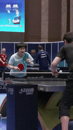 邱贻可是覃宇轩赢球的幕后功臣！
覃宇轩3-1力克早田希娜，
最大功臣当属邱指导！