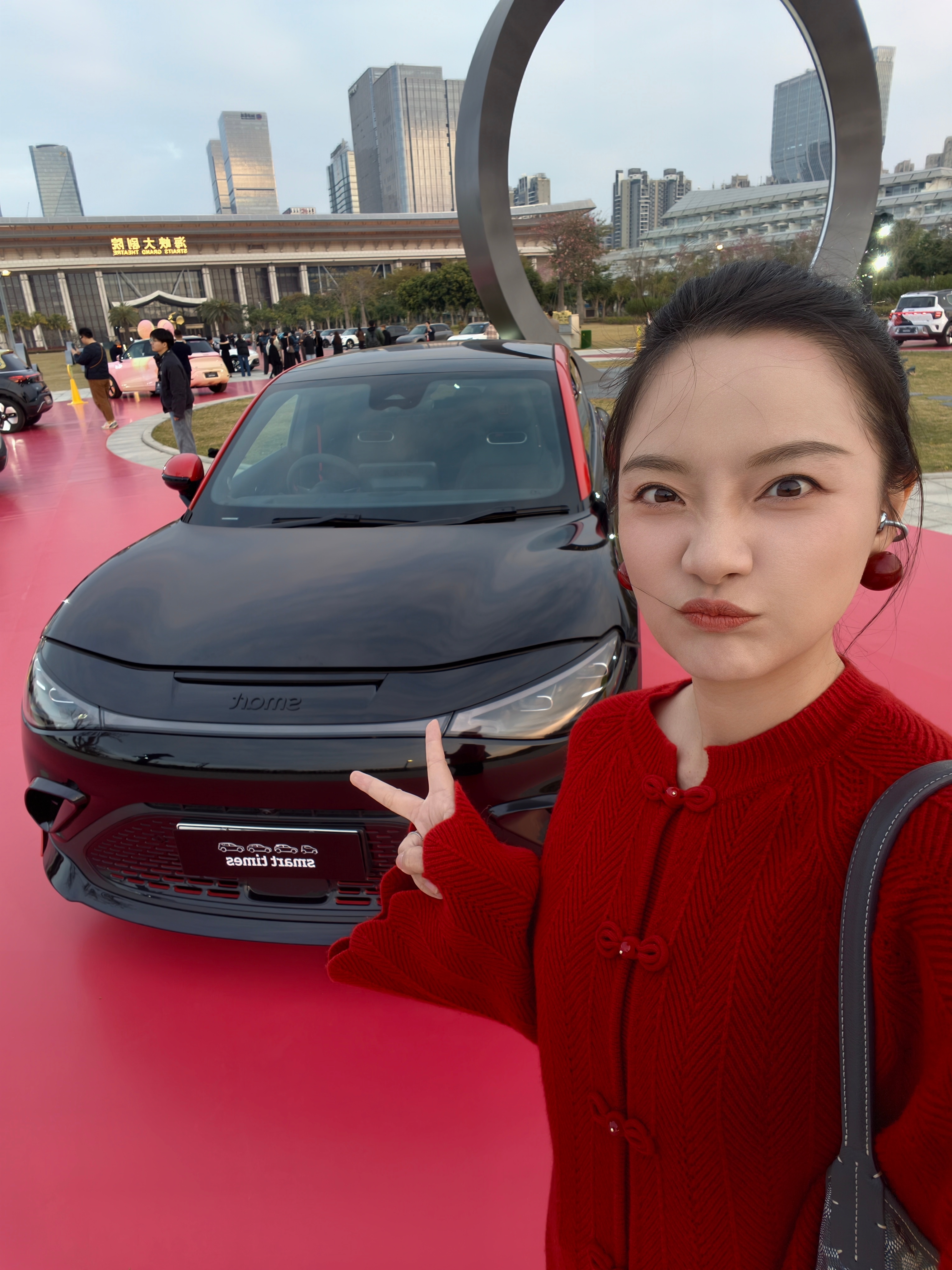 周末好哇，今天在厦门smart灵感之夜，好多漂亮的联名改装。我的相机镜头转不过去