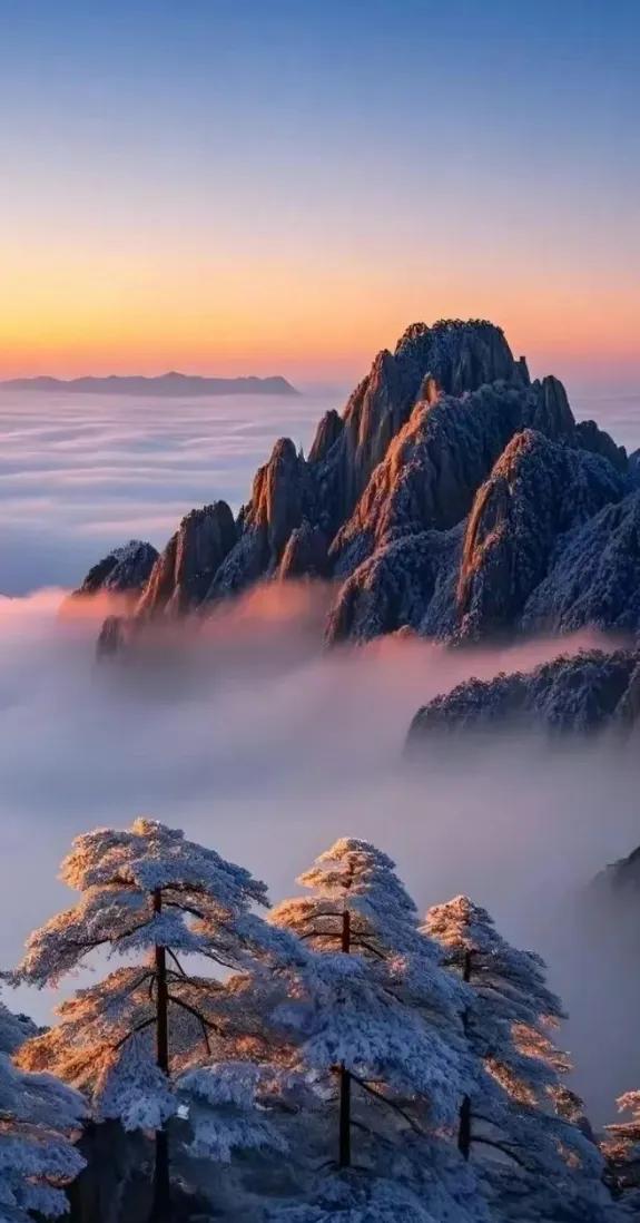 云海日出，仙境般的山巅风光黄山绝美景色 雪山美景⛰️