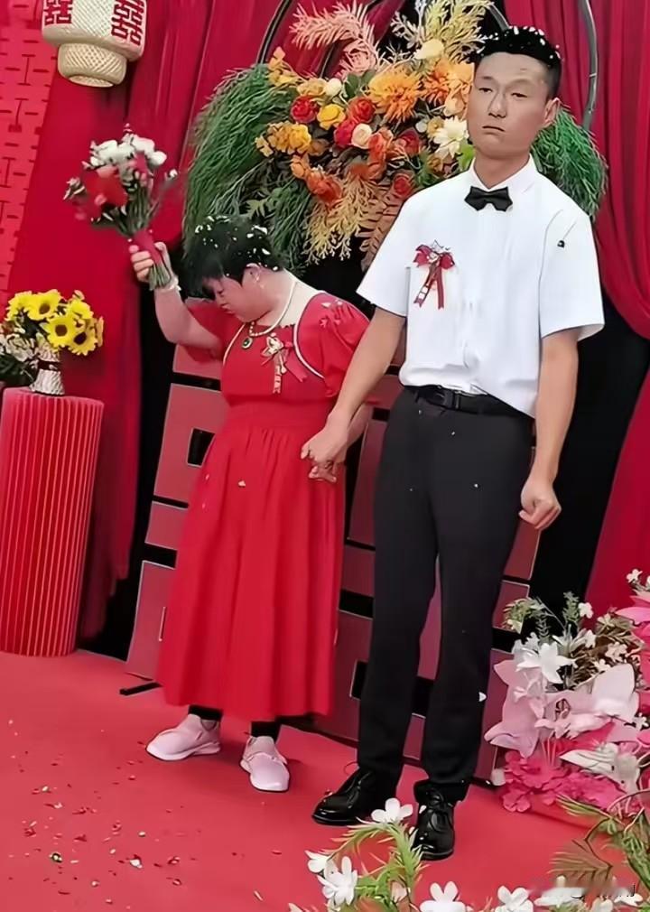 谁能想到！姑娘出嫁，娘家直接陪送四套房产，28万现金，再加一辆宝马汽车！
 婚礼