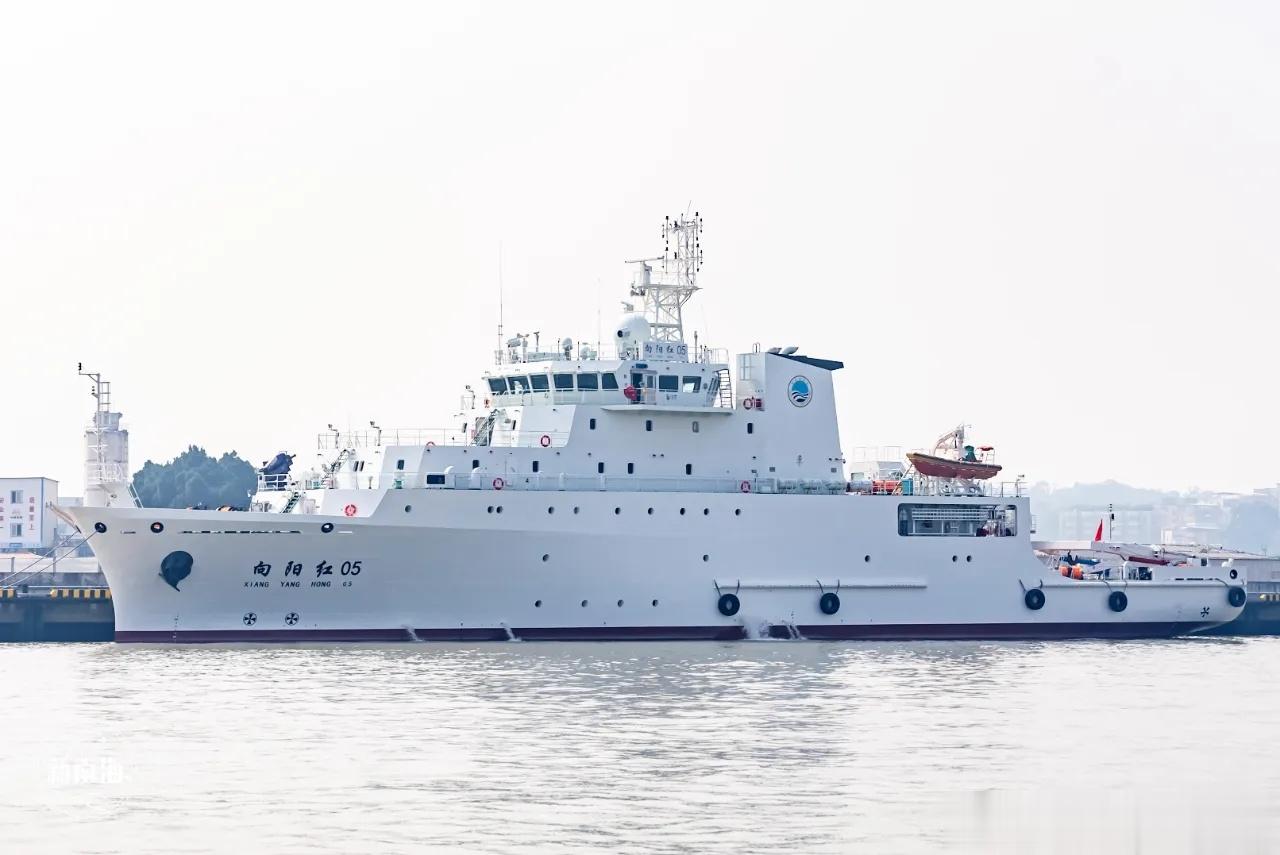 11月29日，自然资源部南海局在广州黄埔洪圣沙码头举行“向阳红05”船交接船暨入