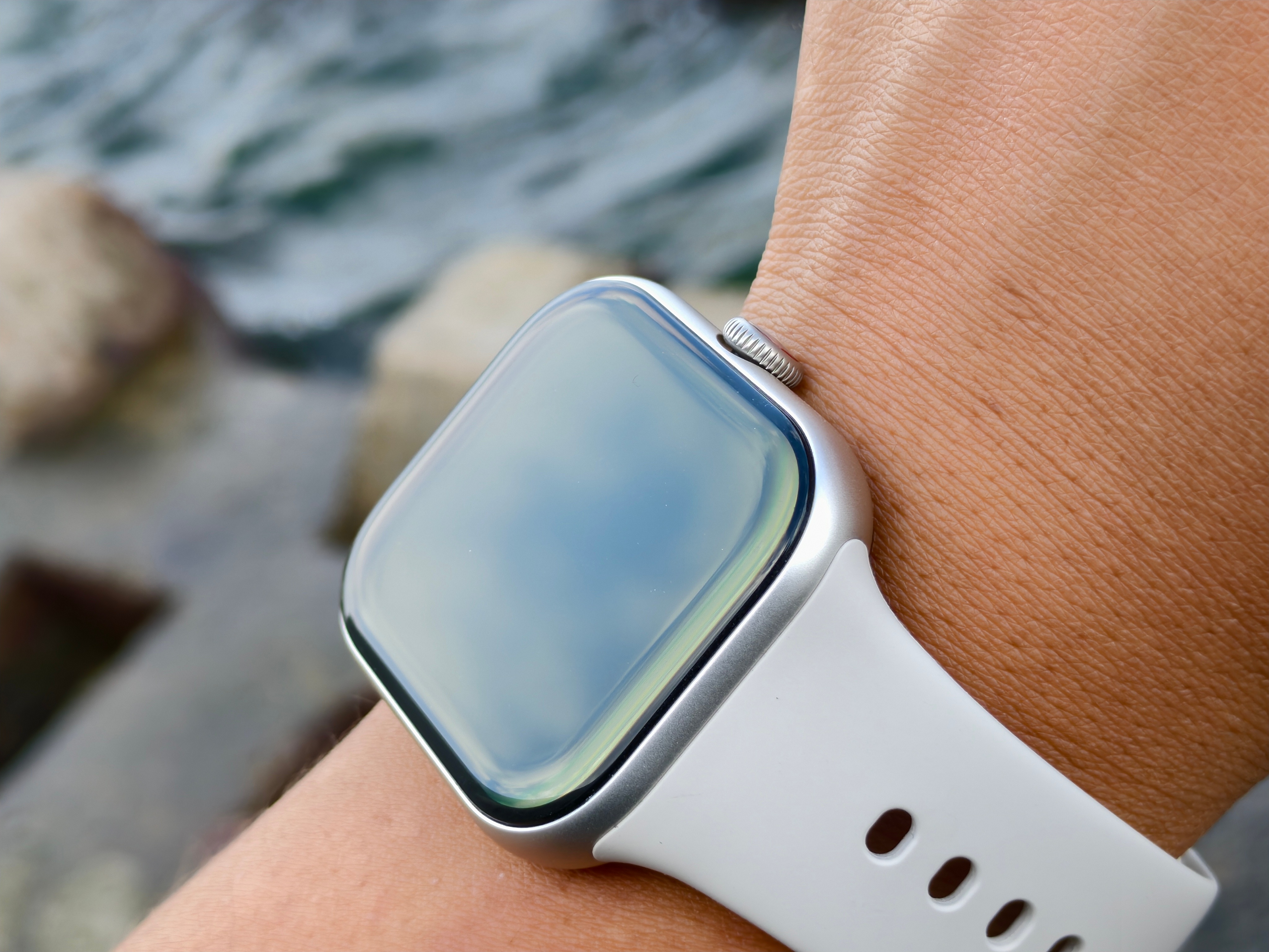 给iQOO WATCH GT2充电，当充电完成时，iQOO 15 vivo健康应