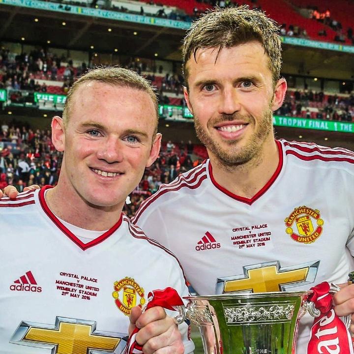 鲁尼认为曼联应该正式聘用卡里克👇：
 
“俱乐部需要进行一些重建，才能重返巅峰