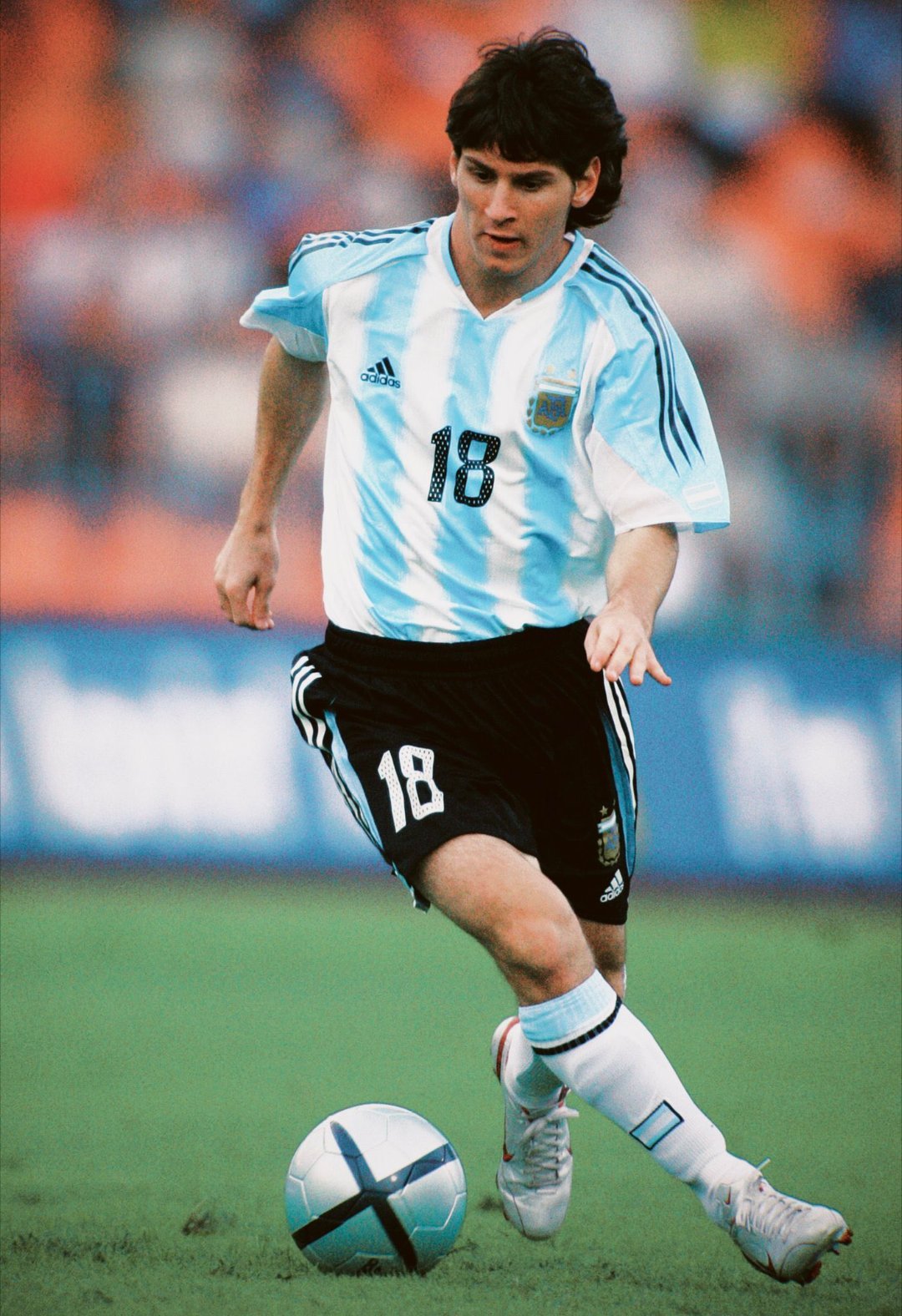 📆19 年前的今天...梅西首次代表阿根廷国家队出场🇦🇷✨上场仅45秒就被