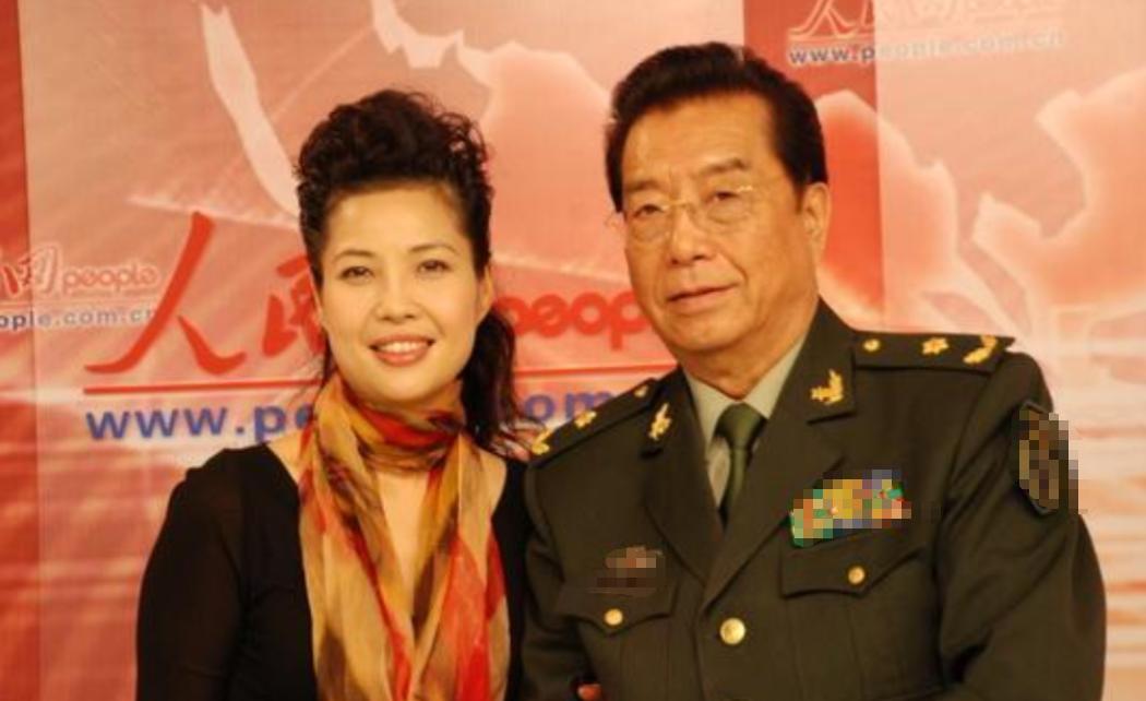 1990年，李双江要娶学生梦鸽。母亲老泪纵横道：你是不是老糊涂了，她那么年轻，你