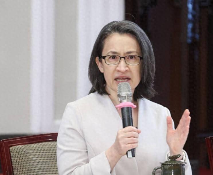 疯狂以武谋独！台独分子萧美琴在台北安全对话叫嚣，对标北约扩军备战。

9月9日，