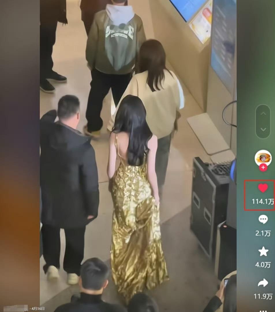 迪丽热巴在抖的这个走路视频已经破百万点赞了，这还是粉丝发的，有些明星发了几天都不