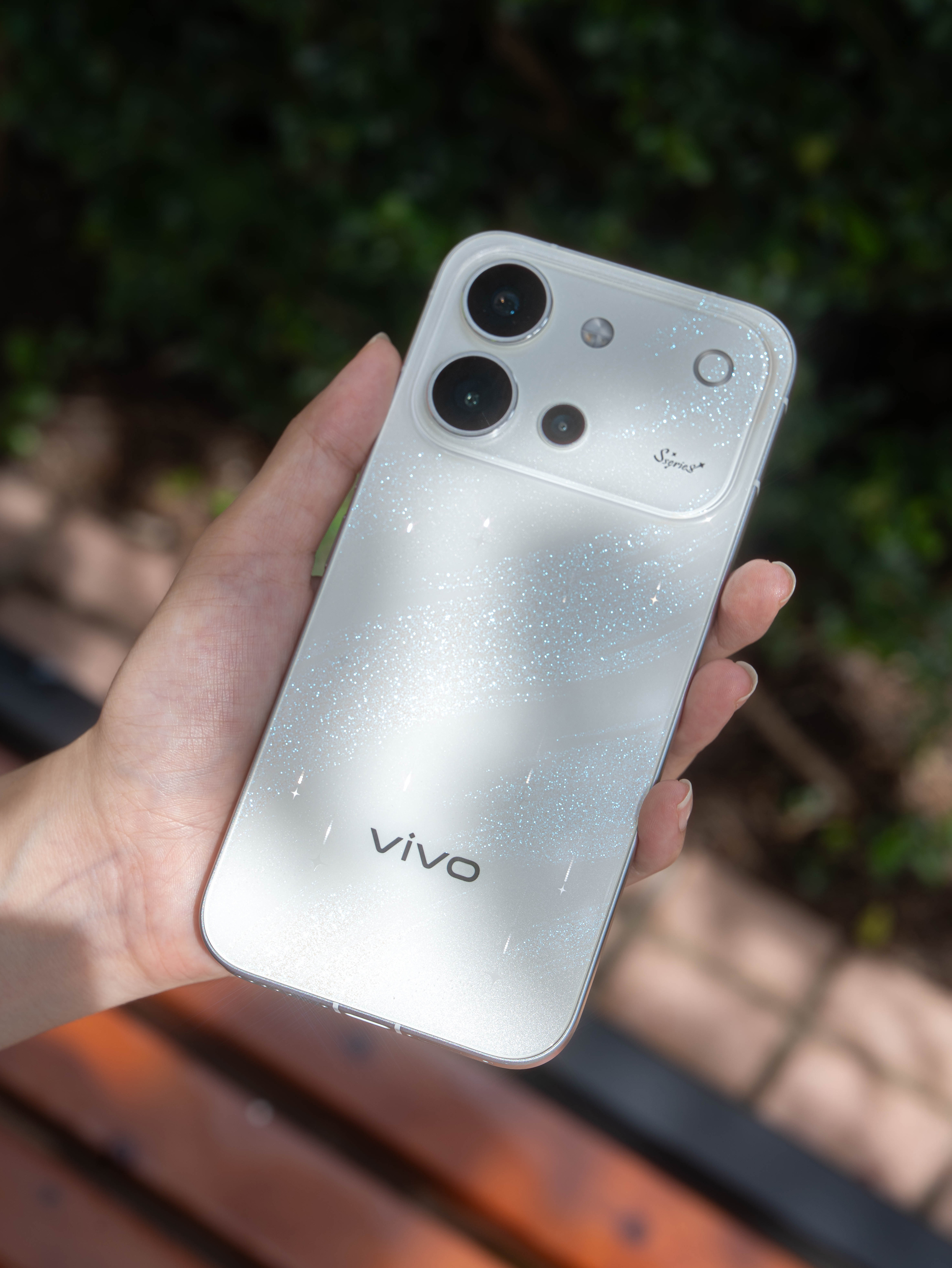 vivo S60完全是我们女孩子的梦中情机，bulingbuling的闪光感，好