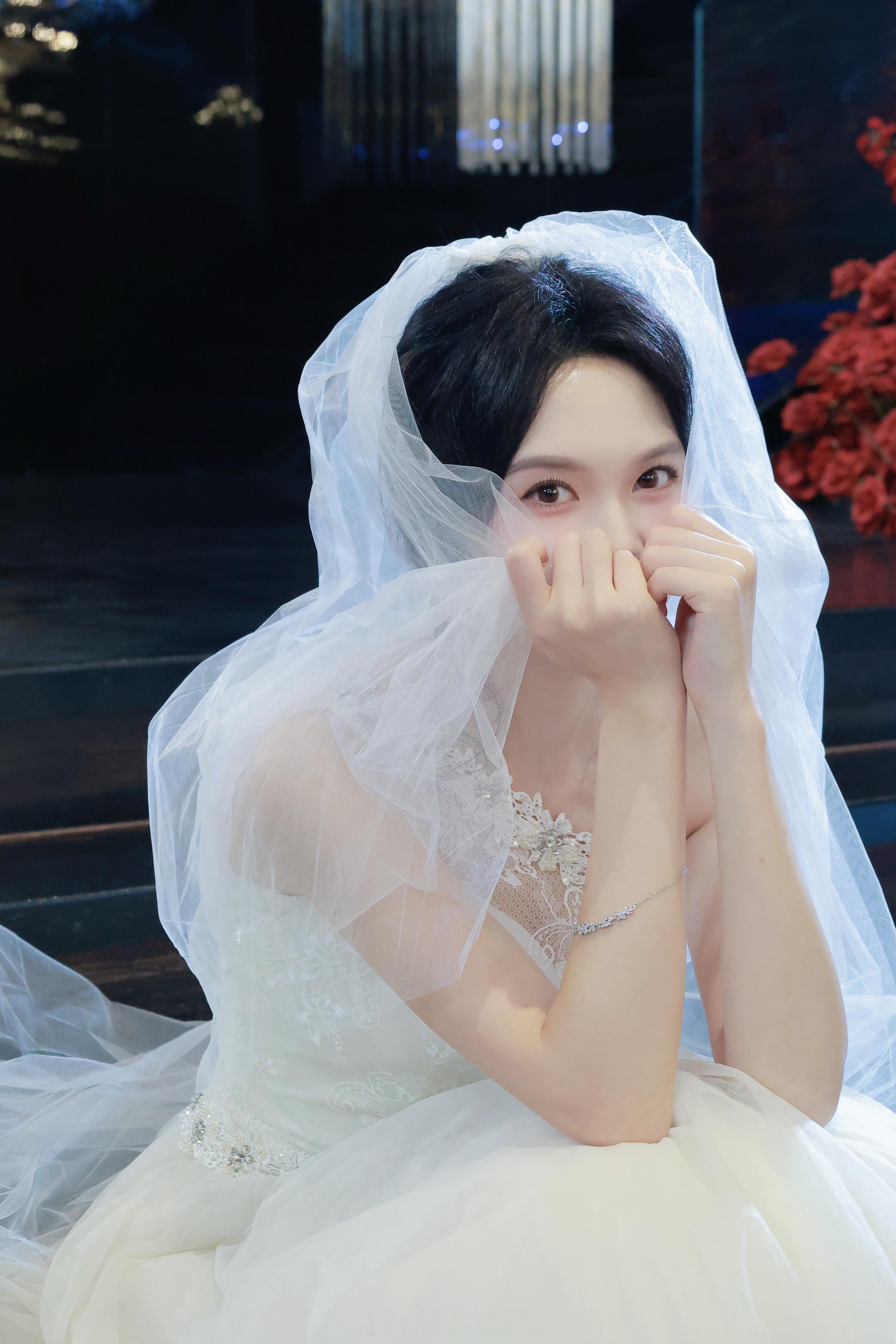 关于无缝进组的两组婚纱马乐婕 ​​​