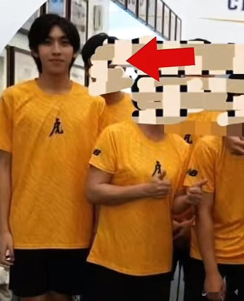 林志颖大儿子Kimi现在长得像妈妈了，跟小时候完全不同，如果走在街上可能都不会认