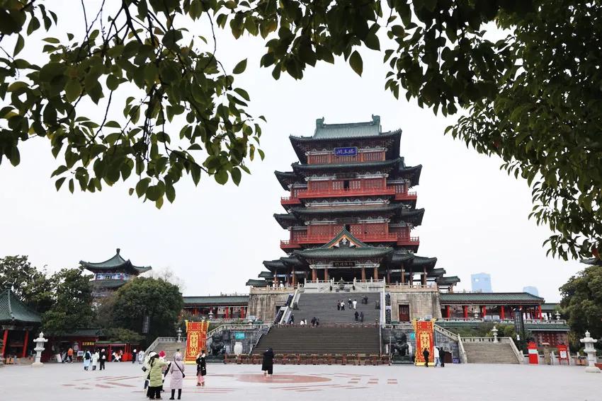 滕王阁
赣鄂豫冀观鸟行-8
滕王阁位于江西省南昌市东湖区，始建于唐永徽四年（65
