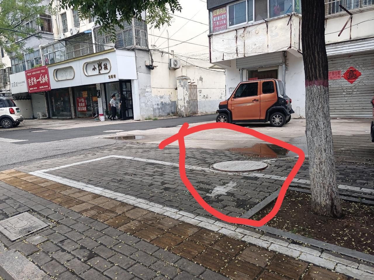 台儿庄金光路原“红箭内衣店”门前的下水道井盖修好了！
为管事和干事人雷厉风行的办