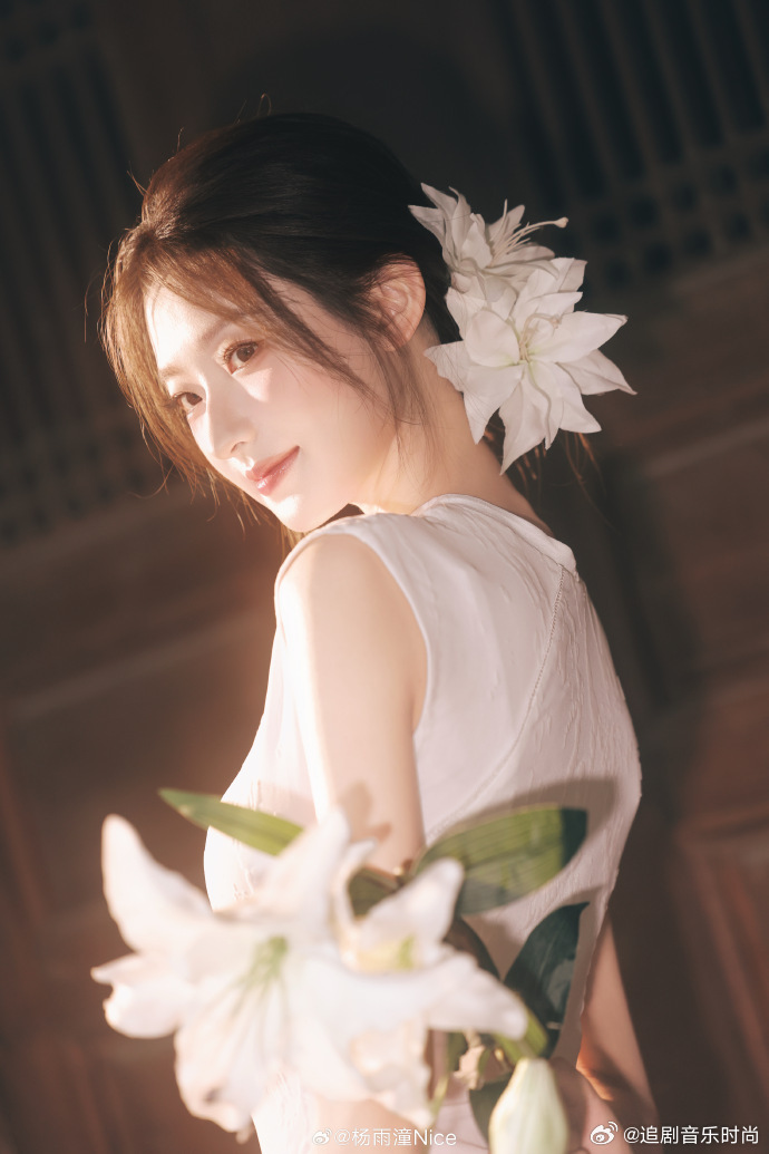 杨雨潼我的漂亮小众女星杨雨潼内娱难得的淡颜系美人，眉眼温柔自带破碎氛围感，戏路宽