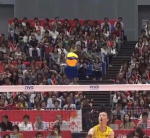广州龙狮这场打得确实让人眼前一亮，他们一直以“平民球队”自居，队里没有那种一锤定