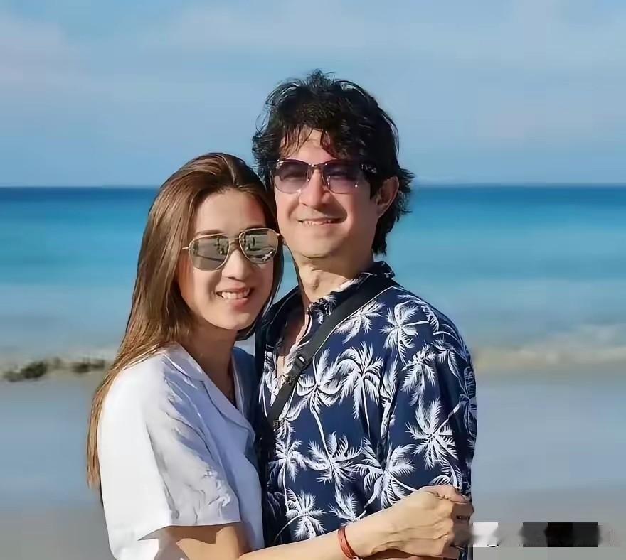 钟嘉欣给所有女人上了一课

不是因为婚姻失败了，也不是因为看错人了，而是她用十年