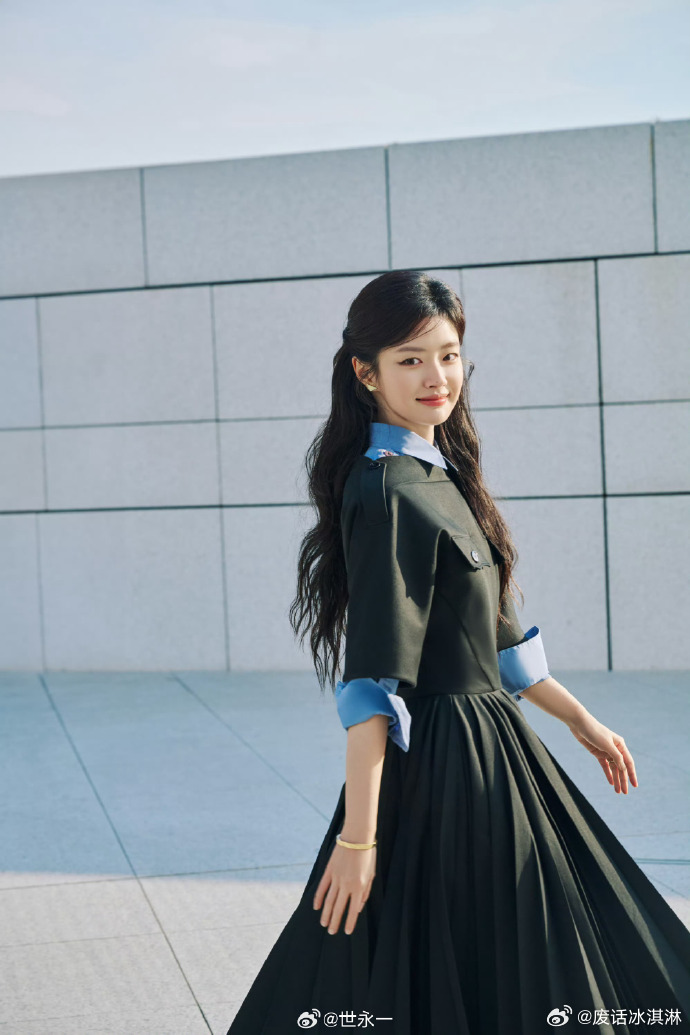 徐若晗 英语老师的即视感 刷到徐若晗parda活动出图直接被惊艳！这不就是大家心