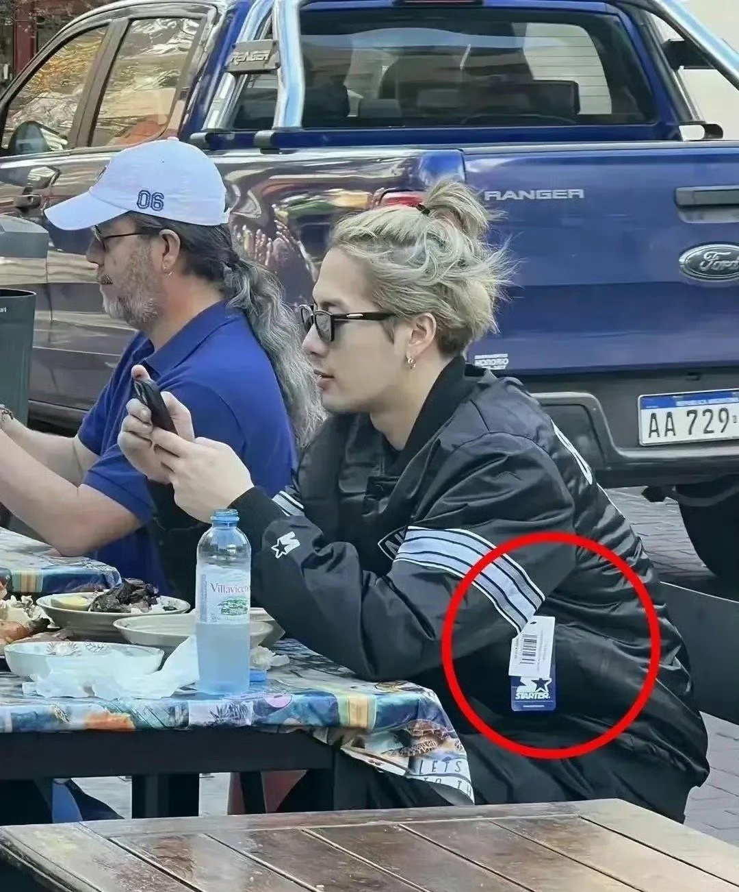 #看不懂的明星穿搭##明星穿搭主打乱搭# 有颜任性，是你们不懂罢了[允悲] ​​