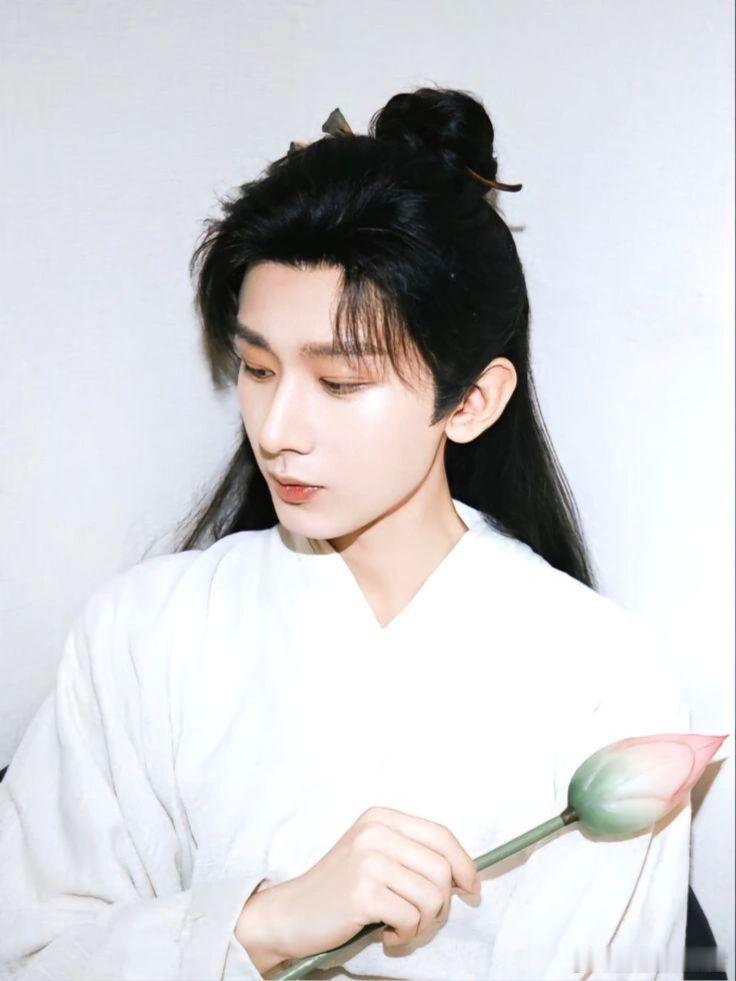 #成毅被吓得撤回一个摘口罩##成毅[超话]# 我毅，我愿称之为“百变男神”。什么