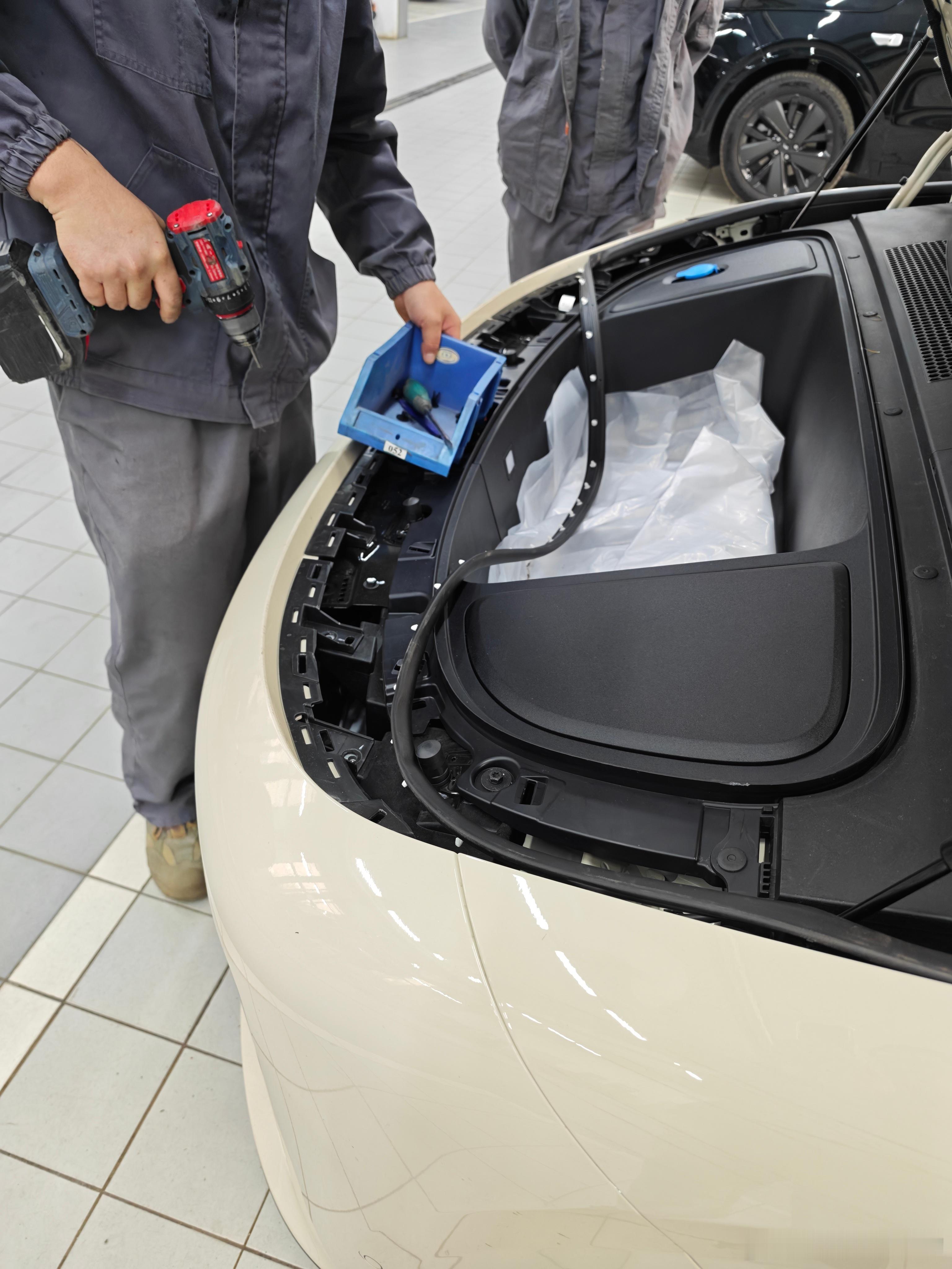 经历了一番波折，今天终于修上车了过两天就能知道这个云朵黄有没有色差啦 ​​​