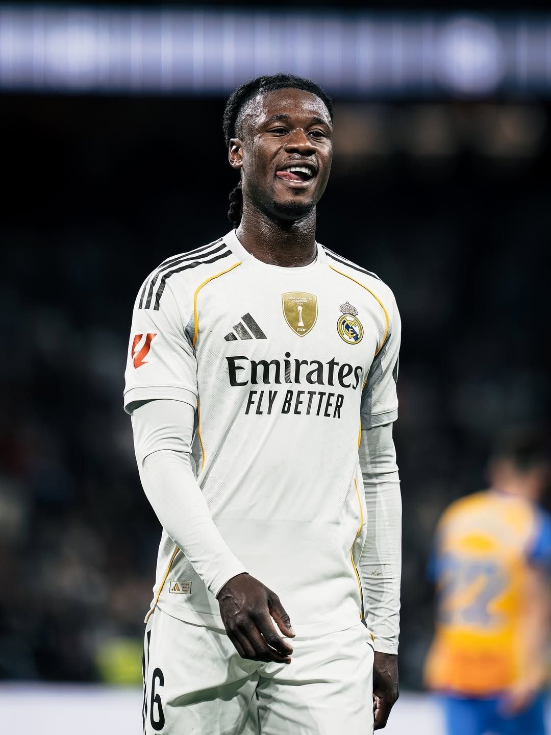 天空体育：皇马为今夏出售卡马温加标价约8000万欧元，该球员的经纪人已与利物浦和