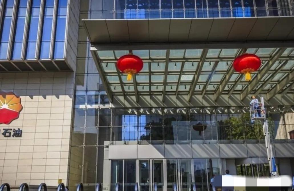 21日，土库曼斯坦官方宣布，中土签约由中石油开发该国最大气田，年产能约100亿立