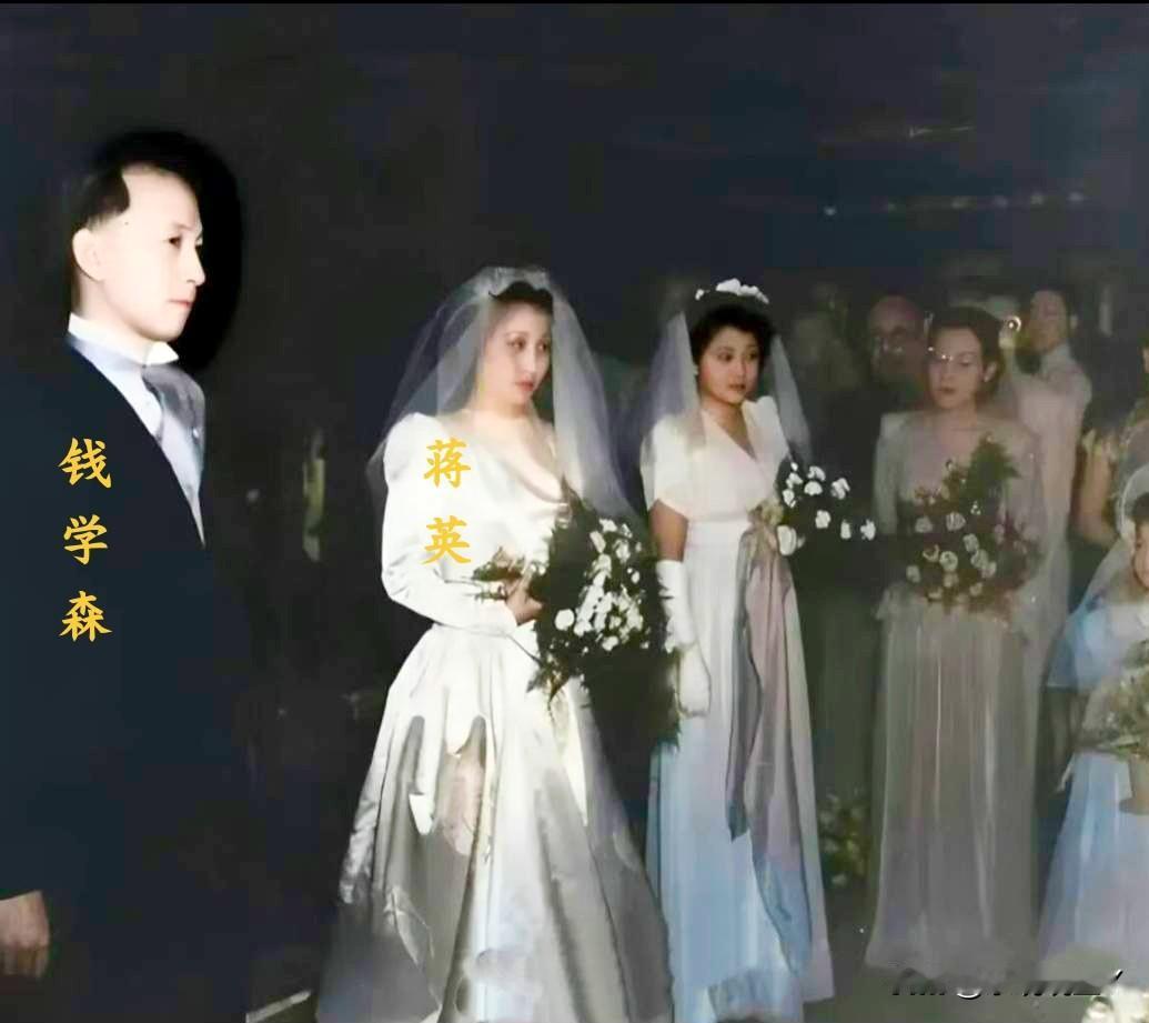 这是钱学森先生和夫人蒋英在上海和平饭店的婚礼现场照片，拍摄于一九四七年。彼时钱学