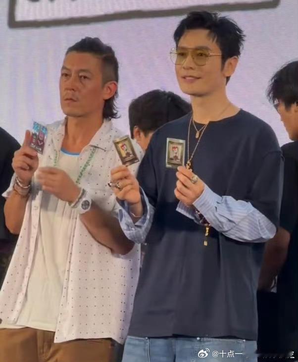 45岁的陈冠希48岁的黄晓明2026年8月21日，与黄晓明在上海MOJO趣藏嘉年