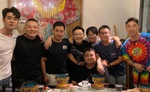德云社成员聚餐照：我只认出了多才多艺的岳云鹏，''烧饼''朱云峰，身康体胖的孙越