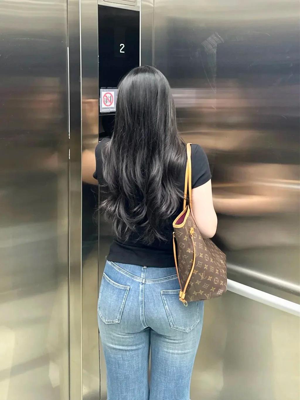 这身材从后面看美到犯规