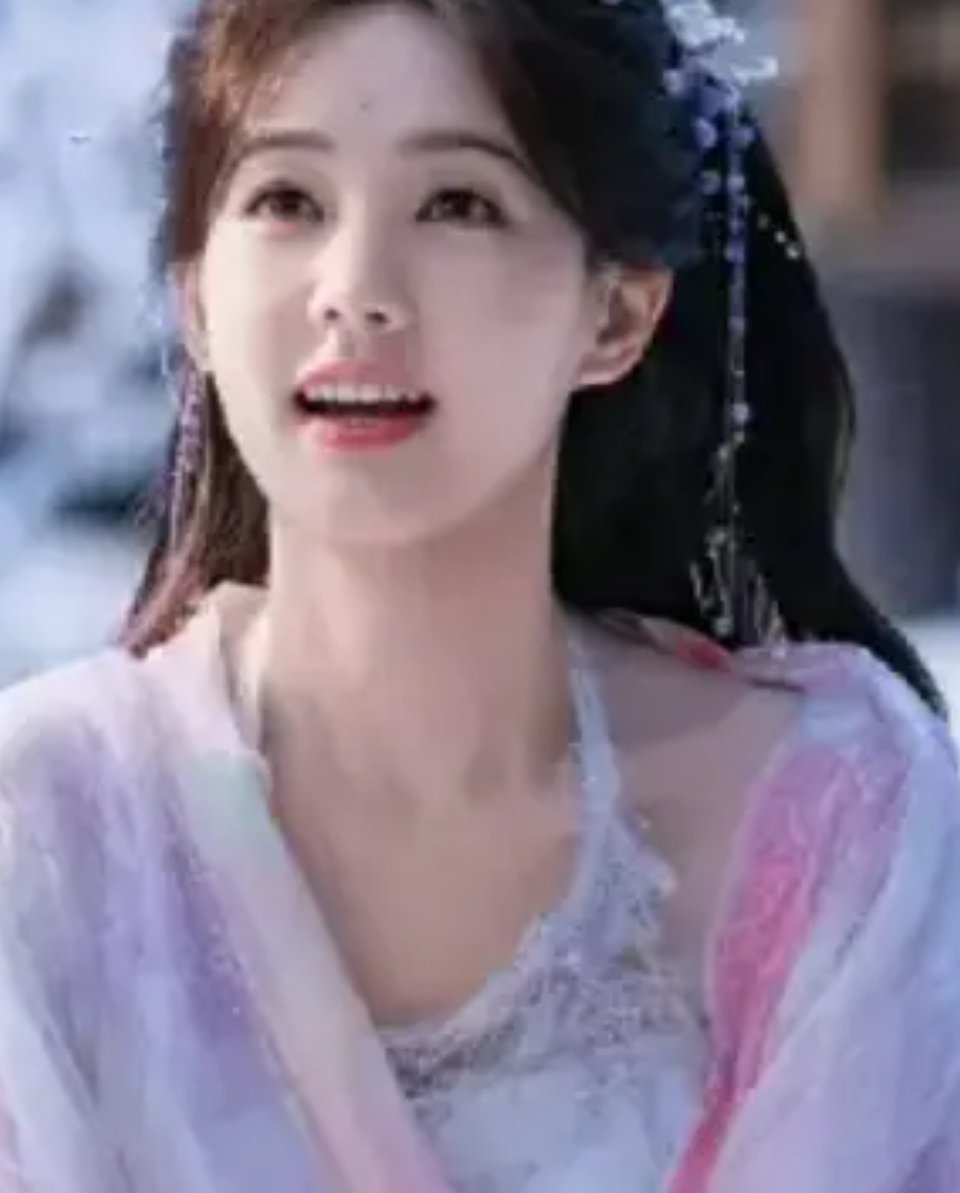 李一桐真的体寒吧《天地剑心》有点哑火了，首播靠云包场把热度提到8000以上，次日