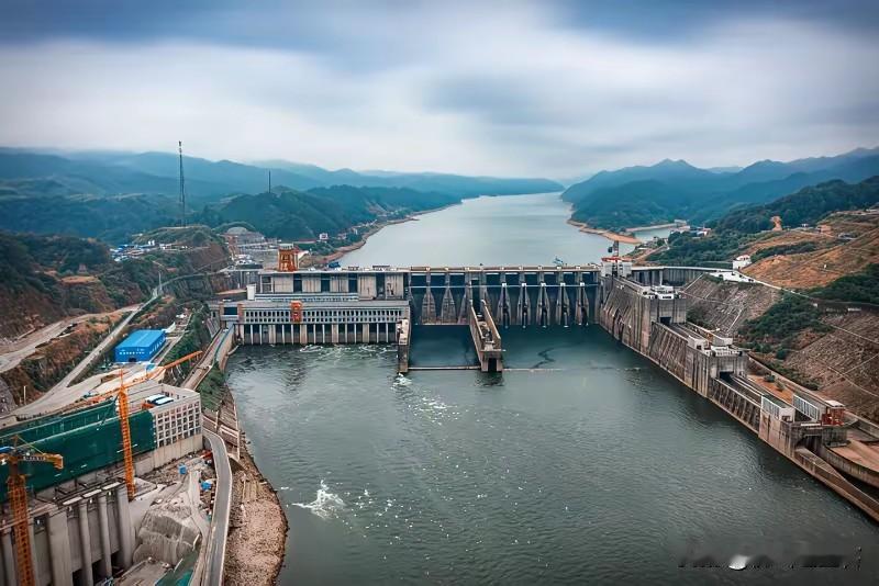 太牛了！广东建工以1敌12家央企，成功拿下13.6亿的广东黄茅峡水库工程。7月2